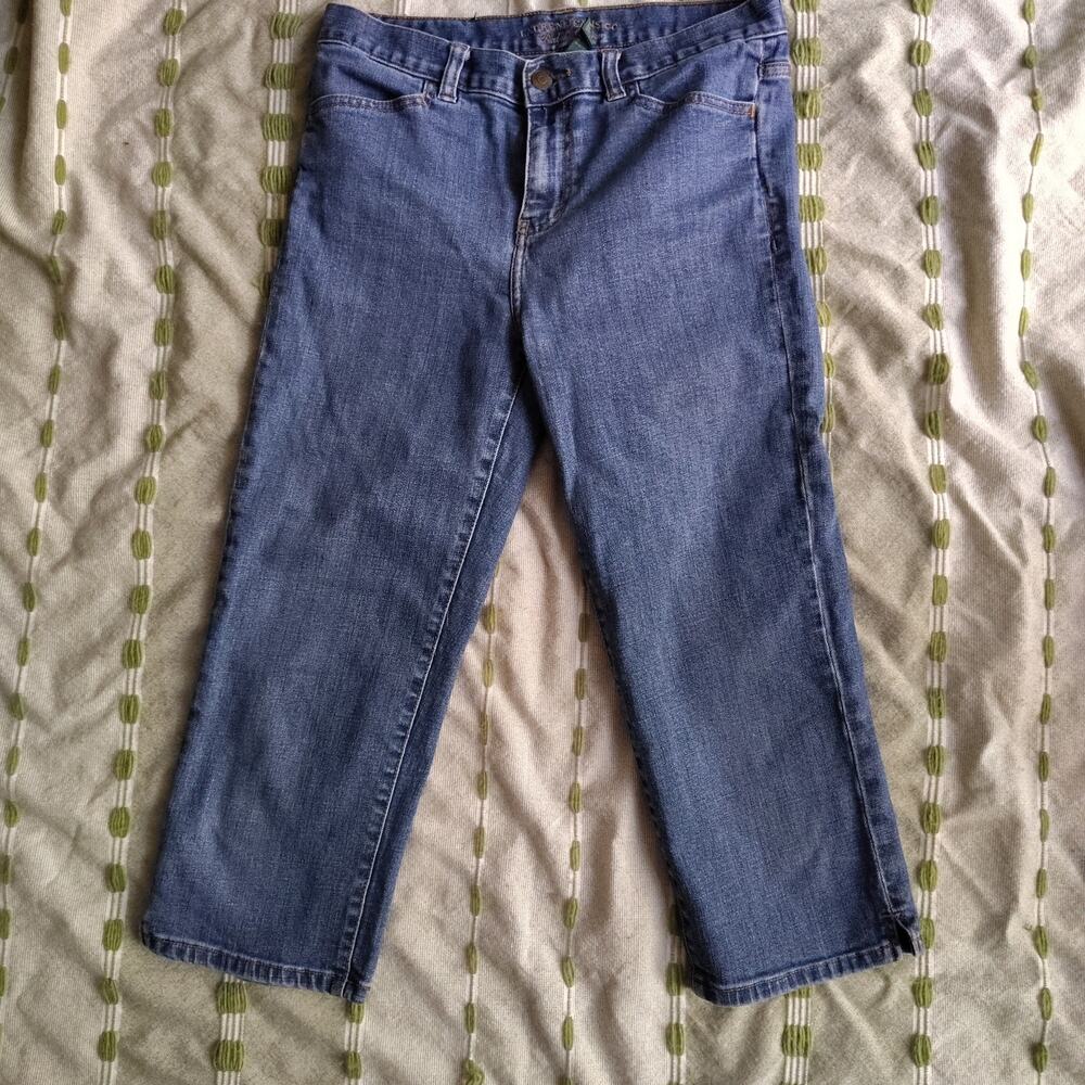Ralph Lauren Jeans Co. Women’s Low Rise Capris Size 4 – Medium Wash